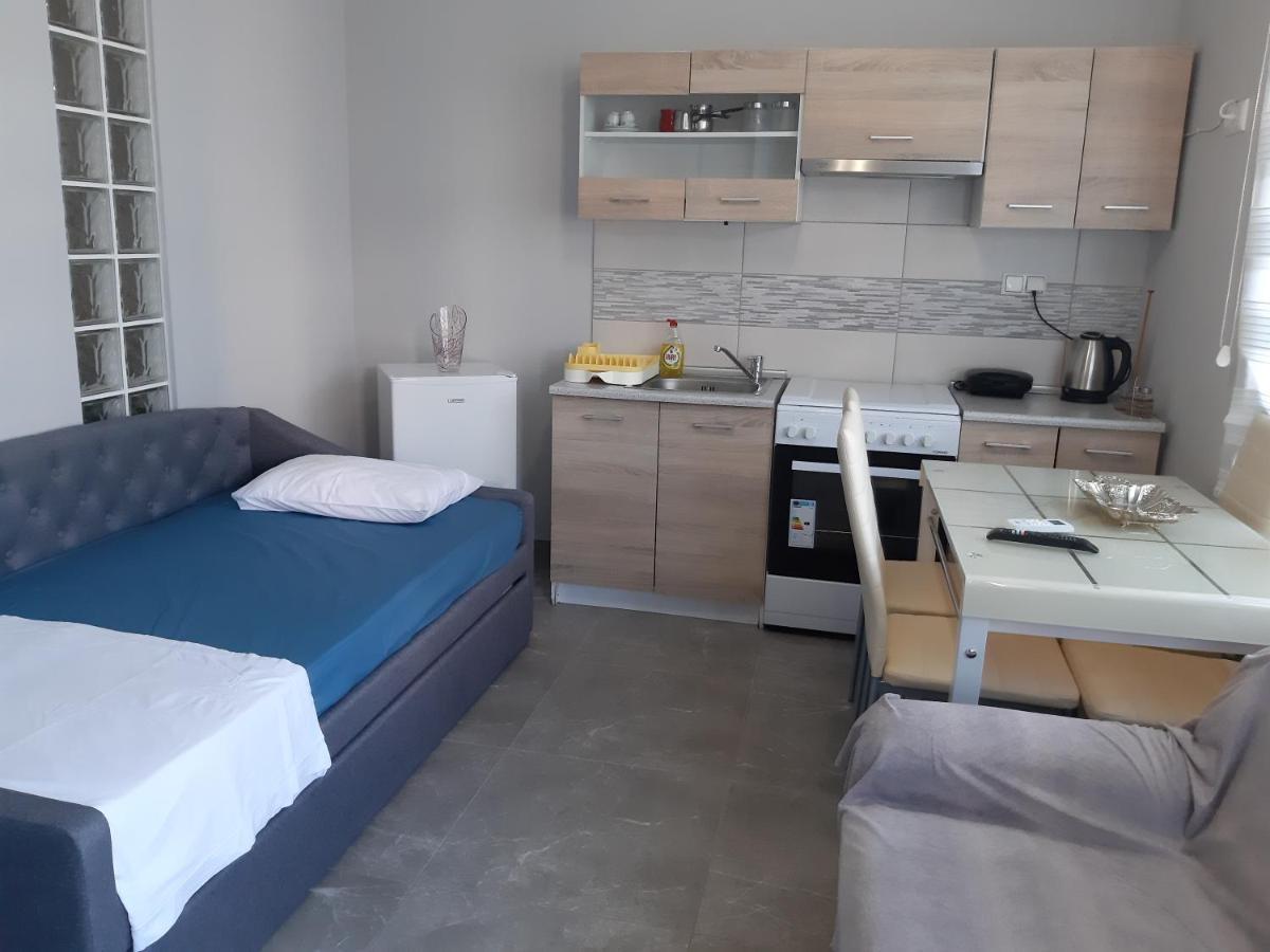 Soula'S Sunshine Blue Apartment Nea Karvali Bagian luar foto